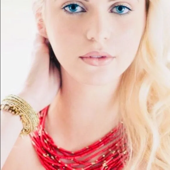 Stella & Dot | Retired Coral Red Hand-beaded Campari Statement Necklace - Picture 3 of 9